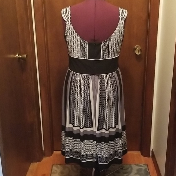 ***HOST PICK*** R & M Richards Jacket and Dress - Picture 4 of 7